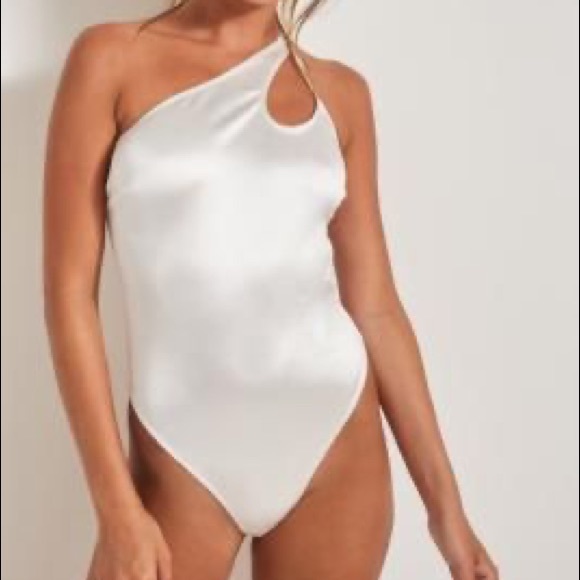 UO Milla One Shoulder Asymmetric Bodysuit - Picture 2 of 4